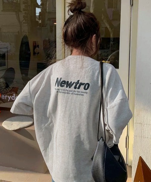 VIBGYOR（ヴィブジョー）の「[NARULA/ナルラ]ネオ レトロメッセージ プリント オーバーサイズ Tシャツ(CZ)（Tシャツ/カットソー・レディース・ピンク/ネイビー/グレー・FREE）」の4枚目の写真