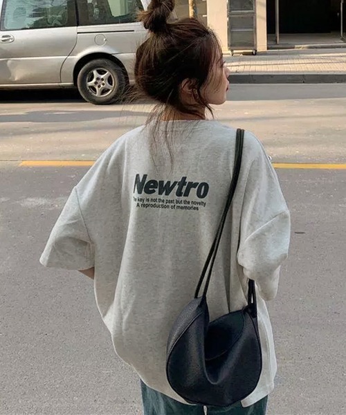 VIBGYOR（ヴィブジョー）の「[NARULA/ナルラ]ネオ レトロメッセージ プリント オーバーサイズ Tシャツ(CZ)（Tシャツ/カットソー・レディース・ピンク/ネイビー/グレー・FREE）」の6枚目の写真