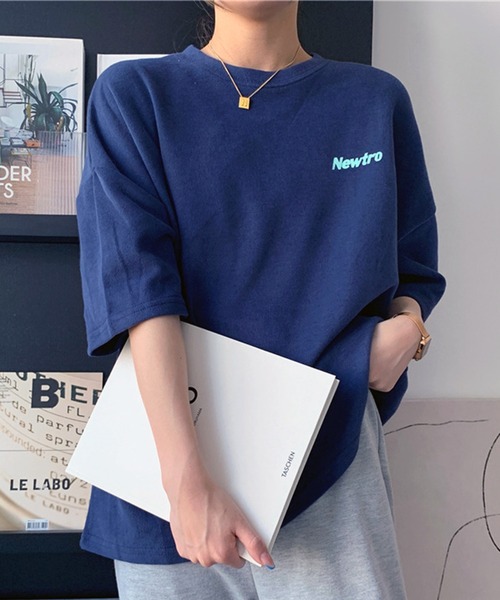 VIBGYOR（ヴィブジョー）の「[NARULA/ナルラ]ネオ レトロメッセージ プリント オーバーサイズ Tシャツ(CZ)（Tシャツ/カットソー・レディース・ピンク/ネイビー/グレー・FREE）」の11枚目の写真