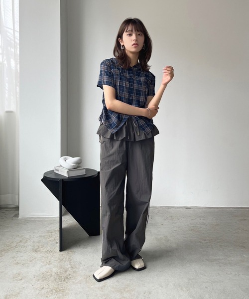 Jewelobe(ジュエローブ)の「サイドドロストフーディーコンパクトチェックシャツ(シャツ/ブラウス・レディース・ネイビー/グリーン/ベージュ・FREE)」の19枚目の写真
