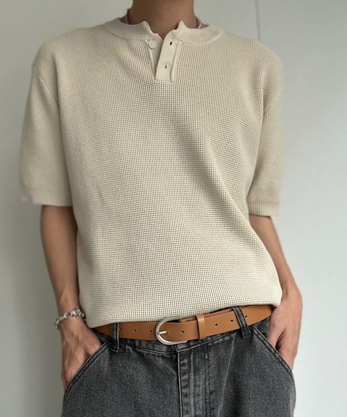 CREARE -LINO-（クレアーレリノ）の「ヘンリーネックニットトップス（ニット/セーター・メンズ・グリーン/キャメル/アイボリー/ブラック・MEDIUM/LARGE）」の2枚目の写真