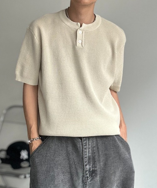 CREARE -LINO-（クレアーレリノ）の「ヘンリーネックニットトップス（ニット/セーター・メンズ・グリーン/キャメル/アイボリー/ブラック・MEDIUM/LARGE）」の5枚目の写真