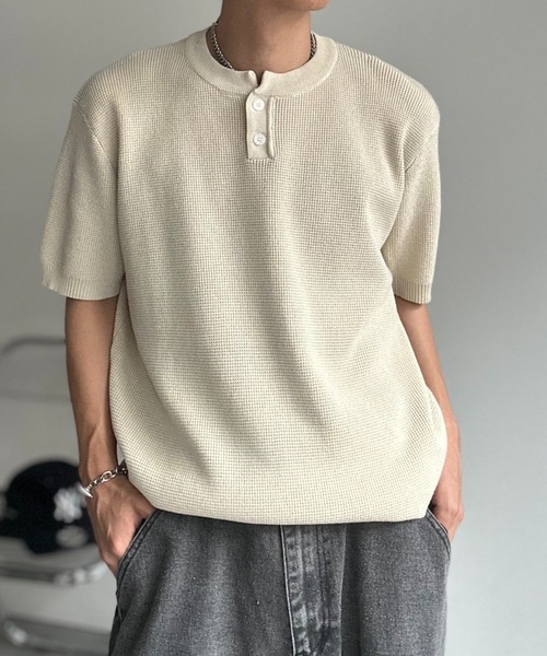 CREARE -LINO-（クレアーレリノ）の「ヘンリーネックニットトップス（ニット/セーター・メンズ・グリーン/キャメル/アイボリー/ブラック・MEDIUM/LARGE）」の6枚目の写真