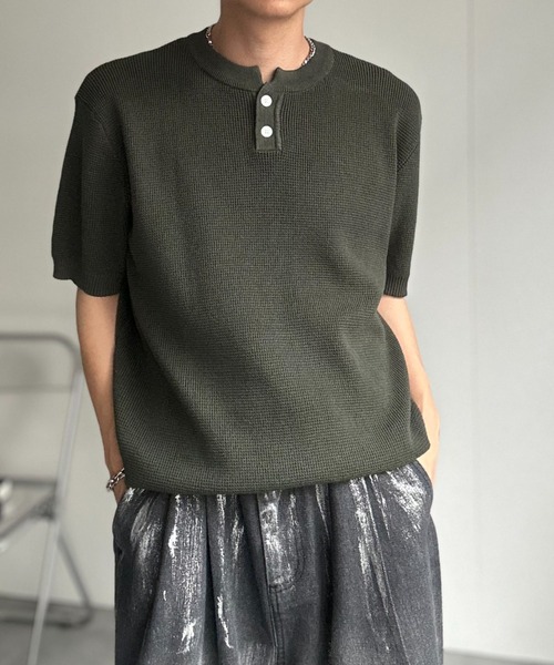 CREARE -LINO-（クレアーレリノ）の「ヘンリーネックニットトップス（ニット/セーター・メンズ・グリーン/キャメル/アイボリー/ブラック・MEDIUM/LARGE）」の11枚目の写真