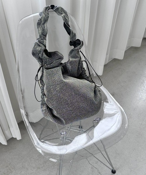 Jewelobe（ジュエローブ）の「シルエットアレンジラメショルダーバッグ（ショルダーバッグ・レディース・ライトグレー/チャコールグレー・FREE）」の2枚目の写真