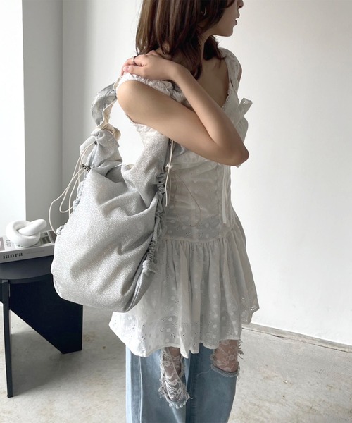 Jewelobe（ジュエローブ）の「シルエットアレンジラメショルダーバッグ（ショルダーバッグ・レディース・ライトグレー/チャコールグレー・FREE）」の10枚目の写真