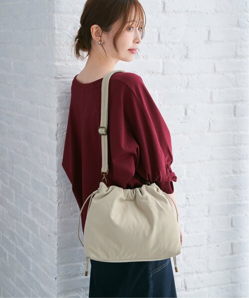 ikka(イッカ)の「【雑誌InRed11月号掲載】PUパフ巾着ショルダーバッグ(ショルダーバッグ・レディース・ライム/ブラック/ベージュ・FREE)」の2枚目の写真