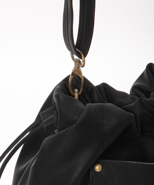 ikka(イッカ)の「【雑誌InRed11月号掲載】PUパフ巾着ショルダーバッグ(ショルダーバッグ・レディース・ライム/ブラック/ベージュ・FREE)」の16枚目の写真