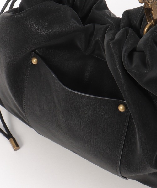 ikka(イッカ)の「【雑誌InRed11月号掲載】PUパフ巾着ショルダーバッグ(ショルダーバッグ・レディース・ライム/ブラック/ベージュ・FREE)」の14枚目の写真