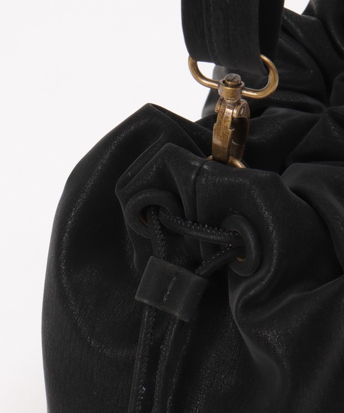 ikka(イッカ)の「【雑誌InRed11月号掲載】PUパフ巾着ショルダーバッグ(ショルダーバッグ・レディース・ライム/ブラック/ベージュ・FREE)」の12枚目の写真