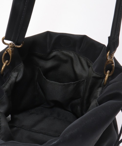 ikka(イッカ)の「【雑誌InRed11月号掲載】PUパフ巾着ショルダーバッグ(ショルダーバッグ・レディース・ライム/ブラック/ベージュ・FREE)」の10枚目の写真