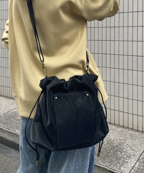 ikka(イッカ)の「【雑誌InRed11月号掲載】PUパフ巾着ショルダーバッグ(ショルダーバッグ・レディース・ライム/ブラック/ベージュ・FREE)」の19枚目の写真