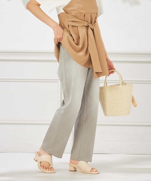 a.v.v（アーヴェヴェ）の「【接触冷感/ストレッチ】デニムストレートパンツ（デニムパンツ・レディース・ライトグレー/ブルー・40/36/34/38/42）」の2枚目の写真