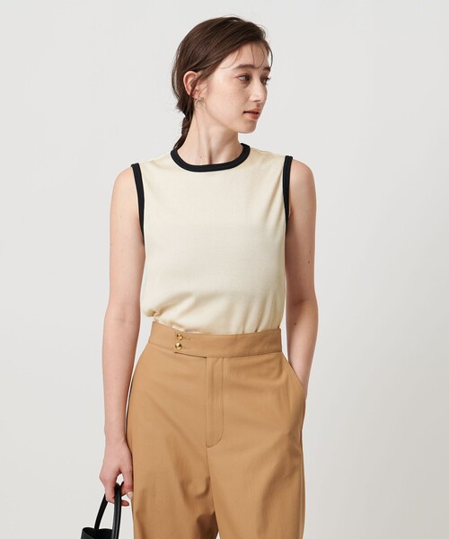 UNITED ARROWS（ユナイテッドアローズ）の「リブバイカラーパイピング ノースリーブカットソー（Tシャツ/カットソー・レディース・オフホワイト/ダークブラウン/ワイン/ブラック/ダークグレー・FREE）」の22枚目の写真