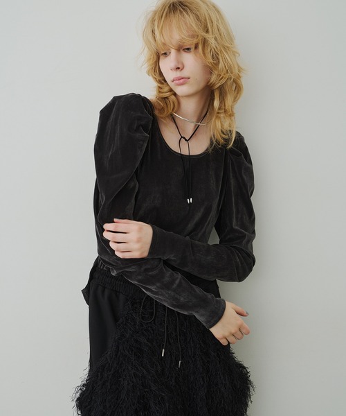 LA BELLE ETUDE（ラベルエチュード）の「シアーベロアパフギャザーTOPS（Tシャツ/カットソー・レディース・チャコールグレー/ブラック/ブラウン・FREE）」の13枚目の写真