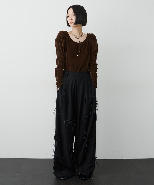 LA BELLE ETUDE（ラベルエチュード）の「シアーベロアパフギャザーTOPS（Tシャツ/カットソー・レディース・チャコールグレー/ブラック/ブラウン・FREE）」の4枚目の写真