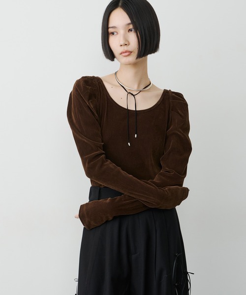 LA BELLE ETUDE（ラベルエチュード）の「シアーベロアパフギャザーTOPS（Tシャツ/カットソー・レディース・チャコールグレー/ブラック/ブラウン・FREE）」の11枚目の写真