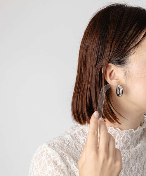 ANNIKA INEZ（アニカイネズ）の「ANNIKA INEZ Ample Hinge Hoops, Lrg アニカ イネズ アンプル ヒンジ フープピアス（ピアス（両耳用）・レディース・シルバー・FREE）」の7枚目の写真