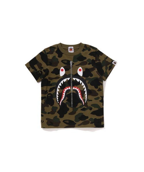 A BATHING APE(アベイシングエイプ)の「1ST CAMO SHARK TEE(Tシャツ/カットソー・キッズ・イエロー/グリーン/オレンジ・90/110/130/140/100/120)」の2枚目の写真