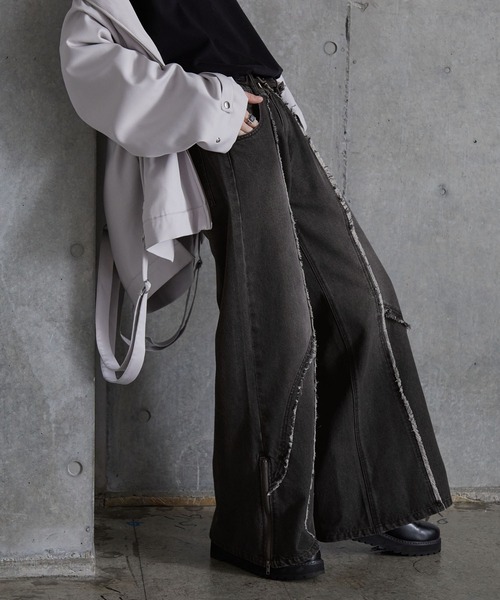 SERACE（セラス）の「【SERACE】Vintage design fringe zip wide flare denim pants / ヴィンテージデザインフリンジジップワイドフレアデニムパンツ（デニムパンツ・メンズ・ブラック/サックスブルー/ライトグレー・L/M/S）」の5枚目の写真