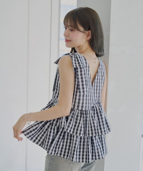 ブラウス シャツ 「SALON by Chico」バックデザインペプラムブラウス レディース Chico（チコ）の「【SALON by Chico】バックデザインペプラム
