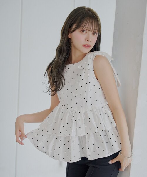 【美品】Chico チコ　ローズペプラムブラウス SALON by Chico】バックデザインペプラムブラウス（シャツ