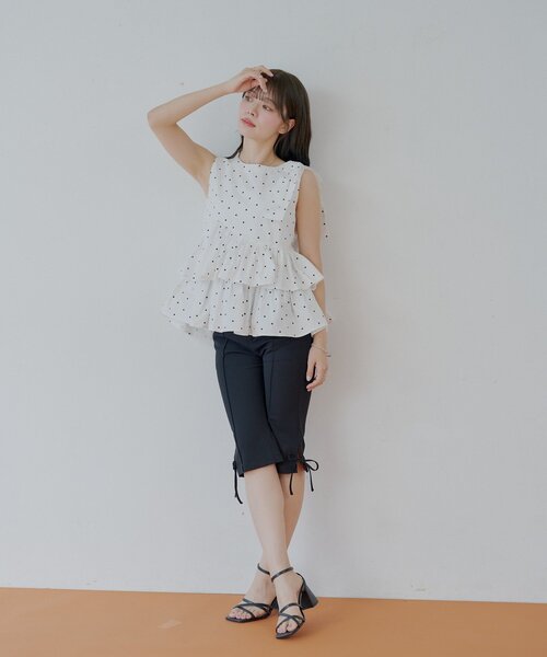 Chico(チコ)の「【SALON by Chico】バックデザインペプラムブラウス(シャツ/ブラウス・レディース・ホワイト/ブラック系その他/ブラック・FREE)」の4枚目の写真