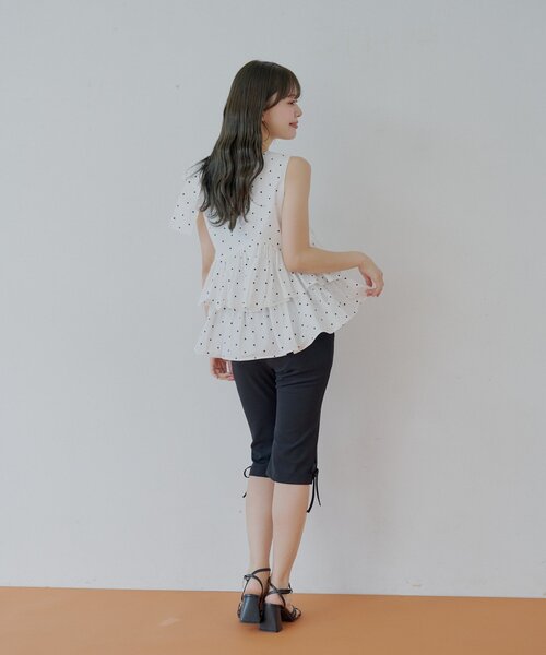 Chico(チコ)の「【SALON by Chico】バックデザインペプラムブラウス(シャツ/ブラウス・レディース・ホワイト/ブラック系その他/ブラック・FREE)」の7枚目の写真