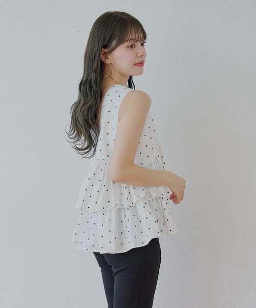 Chico(チコ)の「【SALON by Chico】バックデザインペプラムブラウス(シャツ/ブラウス・レディース・ホワイト/ブラック系その他/ブラック・FREE)」の10枚目の写真