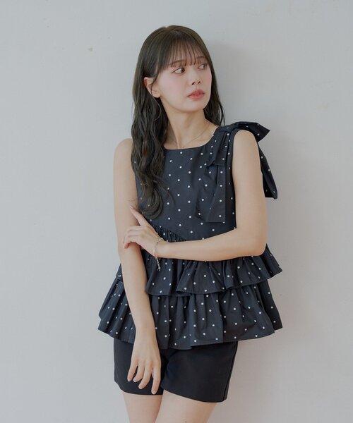 Chico(チコ)の「【SALON by Chico】バックデザインペプラムブラウス(シャツ/ブラウス・レディース・ホワイト/ブラック系その他/ブラック・FREE)」の12枚目の写真