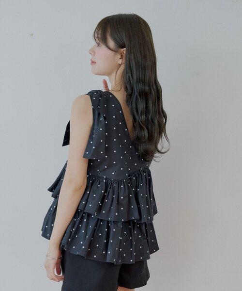 Chico(チコ)の「【SALON by Chico】バックデザインペプラムブラウス(シャツ/ブラウス・レディース・ホワイト/ブラック系その他/ブラック・FREE)」の15枚目の写真