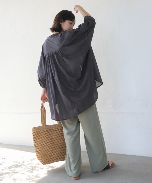 Bou Jeloud(ブージュルード)の「ボイルBIGポケットチュニック(シャツ/ブラウス・レディース・チャコールグレー/ベージュ/ラベンダー/ピンク・38)」の12枚目の写真