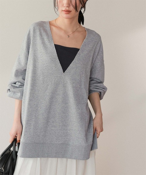 titivate（ティティベイト）の「深Vネックサイドスリットスウェットプルオーバー（スウェット・レディース・ライトグレー/チャコール/オートミール/ブラック・S/M/L）」の2枚目の写真