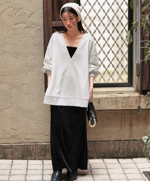 titivate（ティティベイト）の「深Vネックサイドスリットスウェットプルオーバー（スウェット・レディース・ライトグレー/チャコール/オートミール/ブラック・S/M/L）」の21枚目の写真