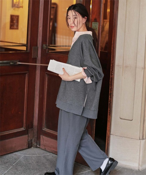 titivate（ティティベイト）の「深Vネックサイドスリットスウェットプルオーバー（スウェット・レディース・ライトグレー/チャコール/オートミール/ブラック・S/M/L）」の13枚目の写真