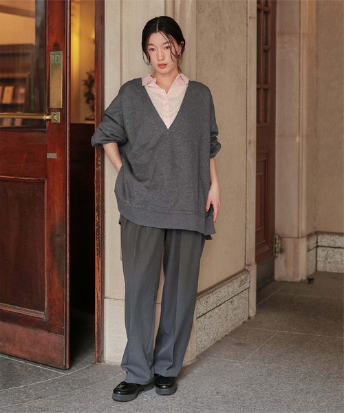 titivate（ティティベイト）の「深Vネックサイドスリットスウェットプルオーバー（スウェット・レディース・ライトグレー/チャコール/オートミール/ブラック・S/M/L）」の14枚目の写真