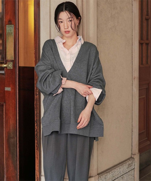 titivate（ティティベイト）の「深Vネックサイドスリットスウェットプルオーバー（スウェット・レディース・ライトグレー/チャコール/オートミール/ブラック・S/M/L）」の15枚目の写真