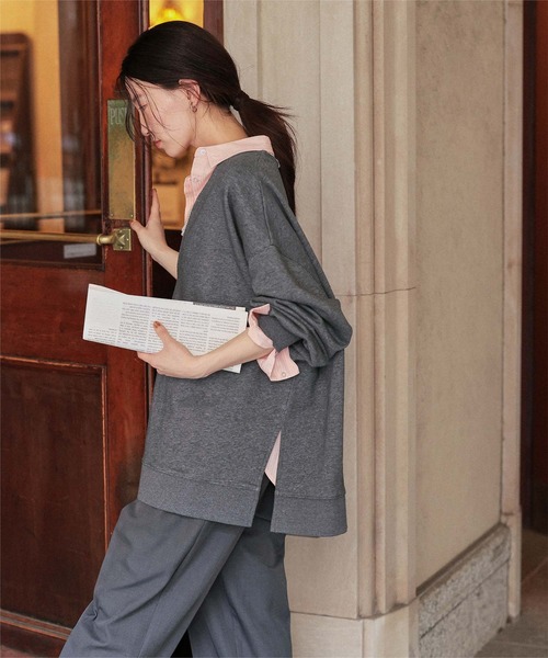 titivate（ティティベイト）の「深Vネックサイドスリットスウェットプルオーバー（スウェット・レディース・ライトグレー/チャコール/オートミール/ブラック・S/M/L）」の18枚目の写真