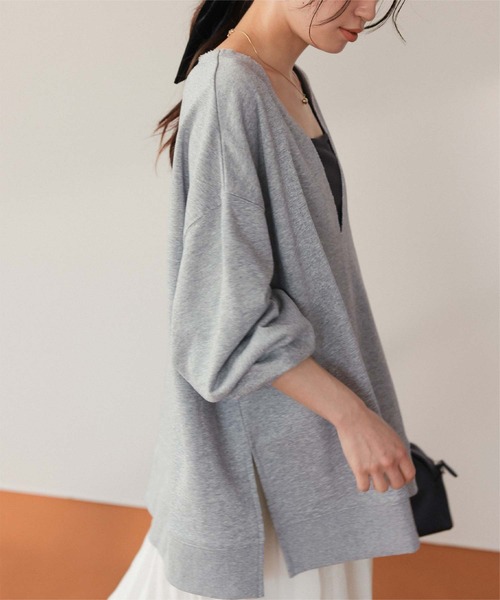 titivate（ティティベイト）の「深Vネックサイドスリットスウェットプルオーバー（スウェット・レディース・ライトグレー/チャコール/オートミール/ブラック・S/M/L）」の8枚目の写真