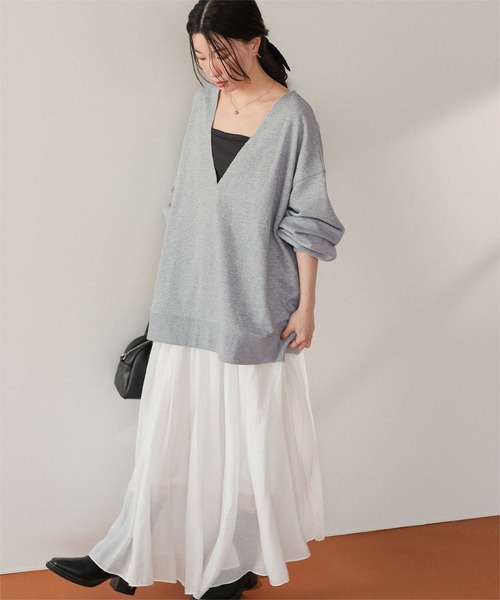 titivate（ティティベイト）の「深Vネックサイドスリットスウェットプルオーバー（スウェット・レディース・ライトグレー/チャコール/オートミール/ブラック・S/M/L）」の10枚目の写真