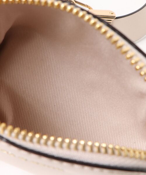 CHARLES & KEITH（チャールズ & キース）の「Edna エドナ バケツバッグ（ショルダーバッグ・レディース・チョコ/オートミール/ピンク/ブラック・S）」の15枚目の写真