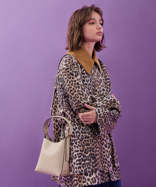 CHARLES & KEITH（チャールズ & キース）の「Edna エドナ バケツバッグ（ショルダーバッグ・レディース・チョコ/オートミール/ピンク/ブラック・S）」の3枚目の写真