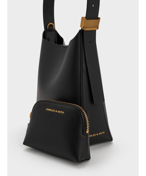 CHARLES & KEITH（チャールズ & キース）の「Edna エドナ バケツバッグ（ショルダーバッグ・レディース・チョコ/オートミール/ピンク/ブラック・S）」の6枚目の写真