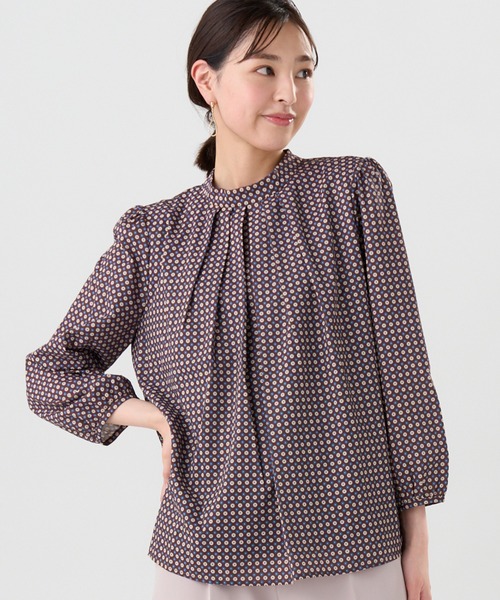 TOKYO SHIRTS(トウキョウシャツ)の「スタンドタック プリントブラウス 長袖(シャツ/ブラウス・レディース・ブラウン/ネイビー・M/L)」の2枚目の写真