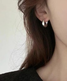 Vini（ヴィニ）の「ツイスト メタル フープ ピアス（ピアス（両耳用））」