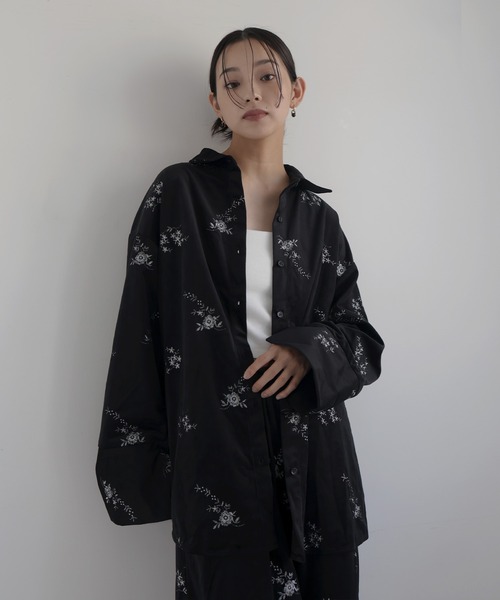 hellam（へラム）の「フラワーエンブロイダリーベロアシャツ（シャツ/ブラウス・レディース・アイボリー/ブラック/ブラウン・FREE）」の6枚目の写真