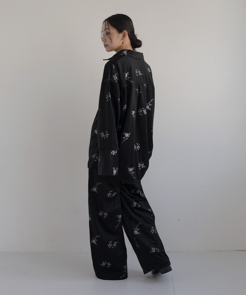 hellam（へラム）の「フラワーエンブロイダリーベロアシャツ（シャツ/ブラウス・レディース・アイボリー/ブラック/ブラウン・FREE）」の21枚目の写真