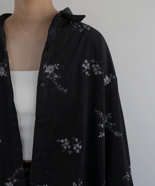 hellam（へラム）の「フラワーエンブロイダリーベロアシャツ（シャツ/ブラウス・レディース・アイボリー/ブラック/ブラウン・FREE）」の5枚目の写真