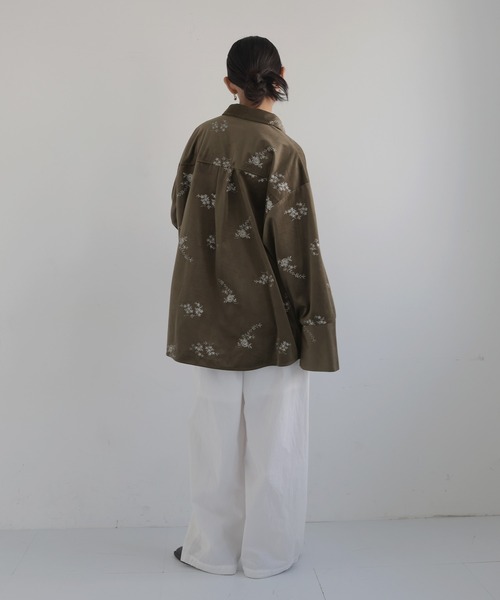 hellam（へラム）の「フラワーエンブロイダリーベロアシャツ（シャツ/ブラウス・レディース・アイボリー/ブラック/ブラウン・FREE）」の7枚目の写真