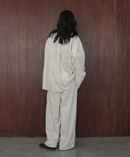 hellam（へラム）の「フラワーエンブロイダリーベロアシャツ（シャツ/ブラウス・レディース・アイボリー/ブラック/ブラウン・FREE）」の12枚目の写真